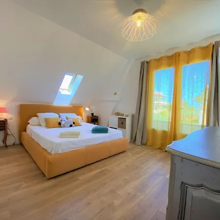 Maison Avec Piscine Et Parking à 1,3km Des Plages
